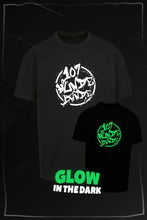 Lade das Bild in den Galerie-Viewer, 107 Hundebande Oversize Shirt glow in the dark