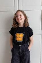 Lade das Bild in den Galerie-Viewer, TocaToast Shirt schwarz