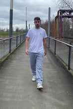 Lade das Bild in den Galerie-Viewer, Fly-Galaxy Shirt white