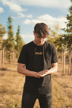 Lade das Bild in den Galerie-Viewer, Smile T-Shirt