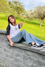 Lade das Bild in den Galerie-Viewer, Avas Black Star Tee
