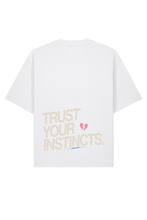 Lade das Bild in den Galerie-Viewer, Trust Your Instincts Oversized T-Shirt
